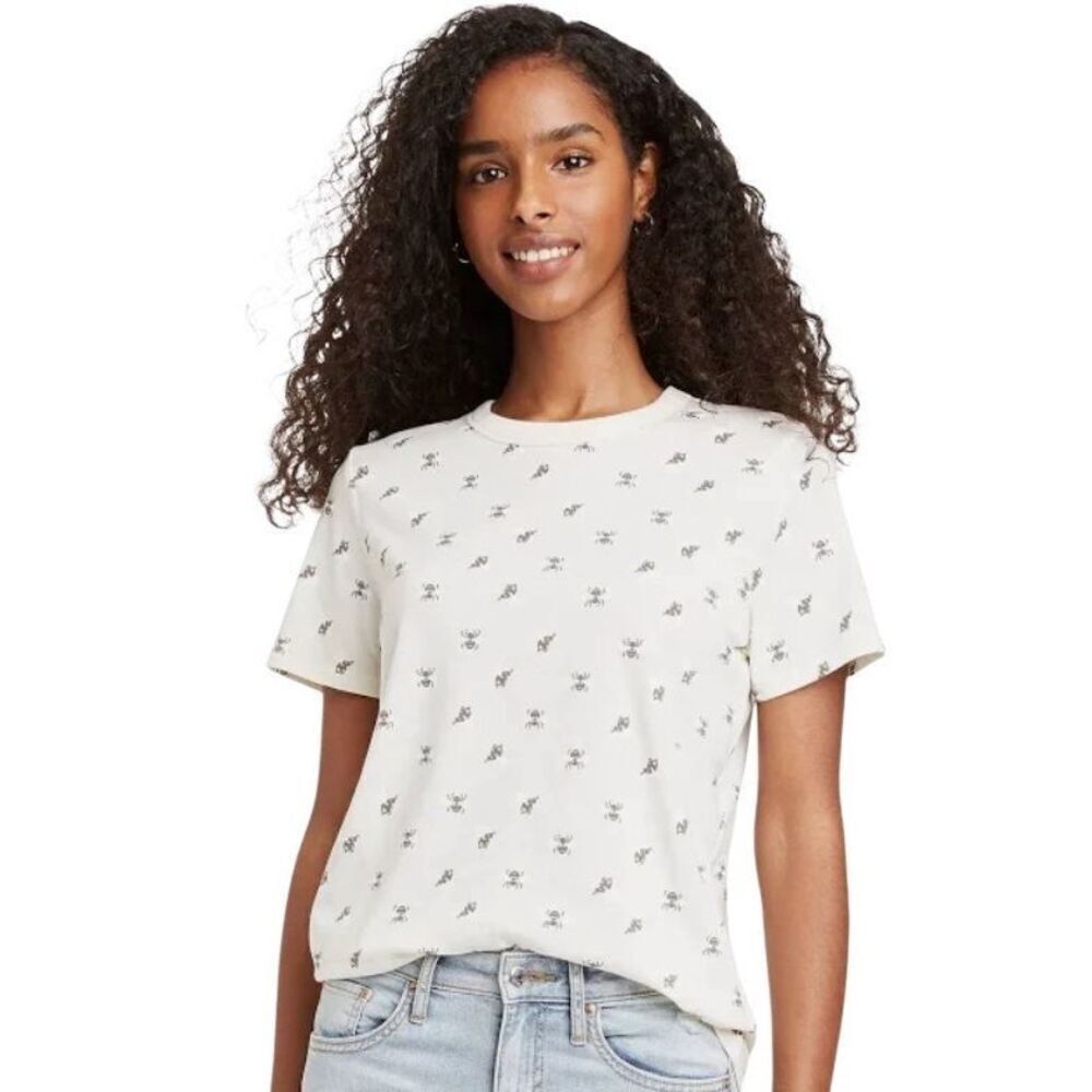 Zoe + Liv Bee TShirt, Small. Cream.  Scoopneck with bees!